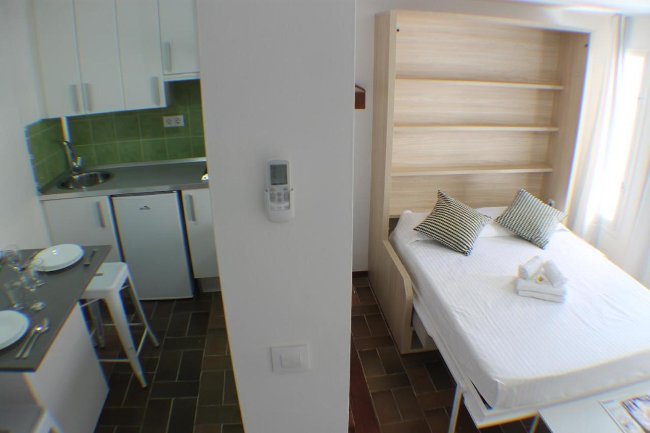 Agi Porthos Apartments Росас Экстерьер фото
